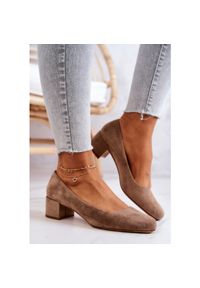 Zamszowe Czółenka Na Słupku Sergio Leone PB291 Beżowe beżowy. Kolor: beżowy. Materiał: zamsz. Obcas: na słupku. Styl: klasyczny, elegancki. Wysokość obcasa: niski #5