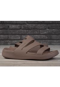 Sandały damskie na basen Crocs GETAWAY STRAPPY. Kolor: brązowy. Sport: pływanie