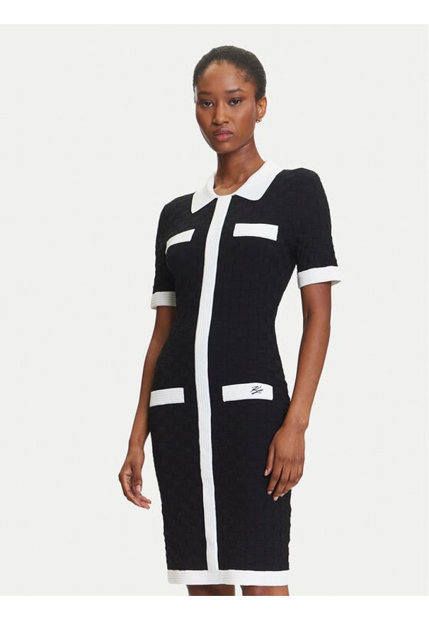 Karl Lagerfeld - KARL LAGERFELD Sukienka dzianinowa A3W13036 Czarny Slim Fit. Typ kołnierza: dekolt w karo. Kolor: czarny. Materiał: syntetyk