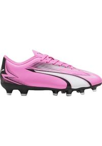 Buty piłkarskie dla dzieci Puma Ultra Play. Zapięcie: bez zapięcia. Kolor: czarny, biały, wielokolorowy. Materiał: materiał, syntetyk. Szerokość cholewki: normalna. Sport: piłka nożna #1