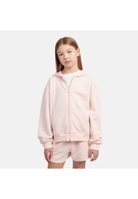 Bluza dziecięca New Balance LAKG0057PIE – różowa. Typ kołnierza: kaptur. Kolor: różowy. Materiał: bawełna, poliester. Wzór: aplikacja. Styl: sportowy