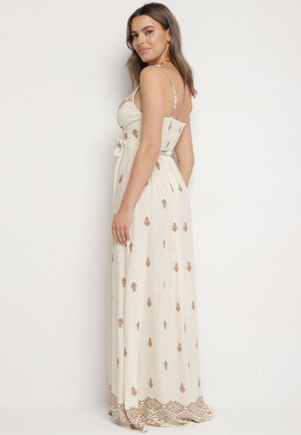 Born2be - Kremowo-Beżowa Bawełniana Sukienka Rozkloszowana z Kopertowym Dekoltem i Wiązaniem Revevra. Okazja: na randkę, na co dzień. Typ kołnierza: dekolt kopertowy. Kolor: beżowy. Materiał: bawełna. Długość rękawa: na ramiączkach. Typ sukienki: kopertowe. Styl: casual