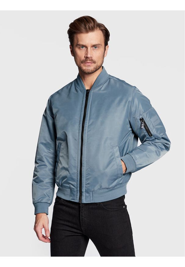 Calvin Klein Kurtka bomber Hero K10K109907 Niebieski Relaxed Fit. Kolor: niebieski. Materiał: syntetyk