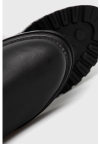 Steve Madden Kozaki Nizzy damskie kolor czarny na platformie. Nosek buta: okrągły. Kolor: czarny. Szerokość cholewki: normalna. Obcas: na platformie #2