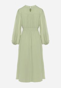 Born2be - Zielona Elegancka Sukienka Midi z Gumkami w Pasie i Ażurowymi Wstawkami Rouxia. Kolor: zielony. Wzór: ażurowy. Styl: elegancki. Długość: midi #4