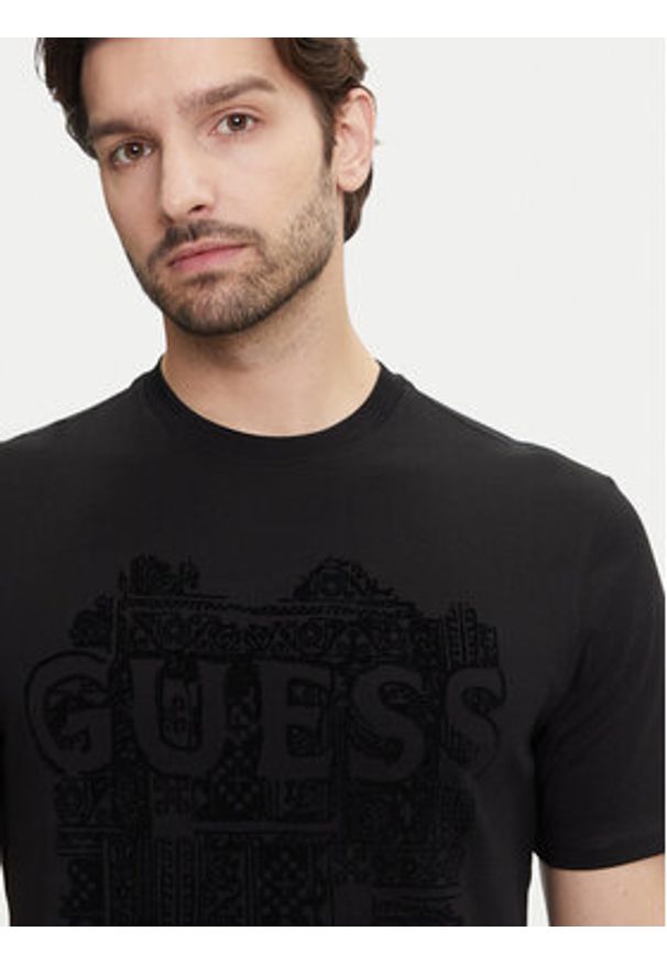 Guess T-Shirt M5YI13 I3Z14 Czarny Regular Fit. Kolor: czarny. Materiał: bawełna