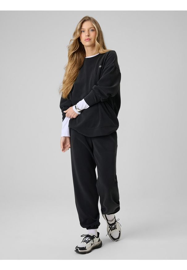 4f - 4F Bluza dresowa regular z modalem damska - czarna M. Okazja: na co dzień. Typ kołnierza: bez kaptura. Kolor: czarny. Materiał: dresówka. Wzór: gładki. Styl: casual