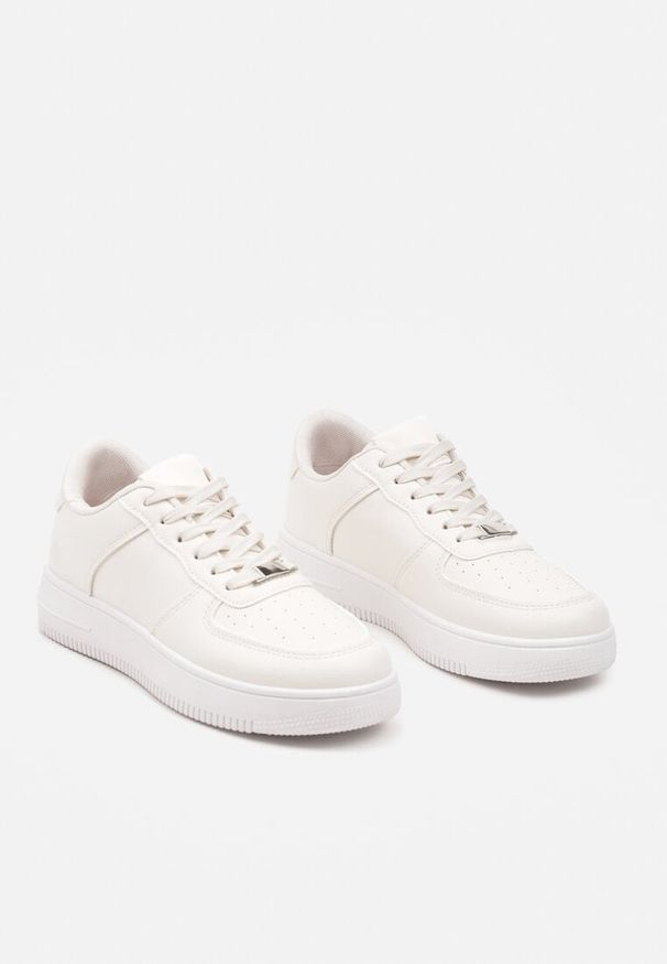 Born2be - Beżowe Sneakersy z Perforacją na Nosku Elletia. Okazja: na co dzień. Zapięcie: sznurówki. Kolor: beżowy. Materiał: jeans, bawełna