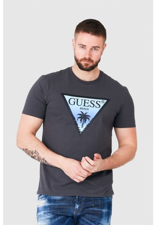Guess - GUESS Grafitowy t-shirt męski z logo z palmą, Rozmiar M. Kolor: szary. Wzór: nadruk