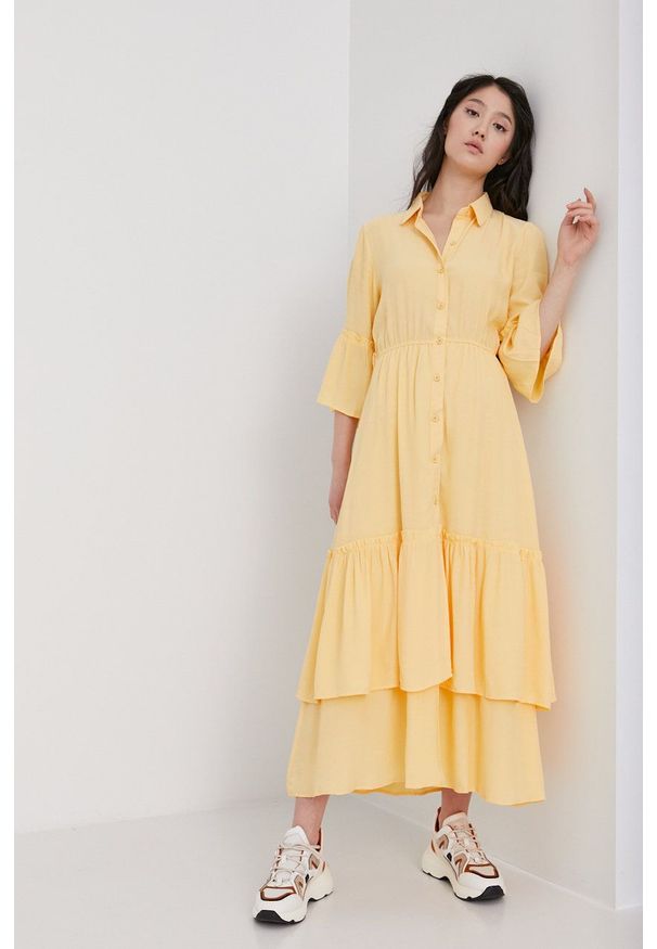 Answear Lab Sukienka kolor żółty maxi rozkloszowana. Kolor: żółty. Materiał: tkanina. Typ sukienki: rozkloszowane. Styl: wakacyjny. Długość: maxi