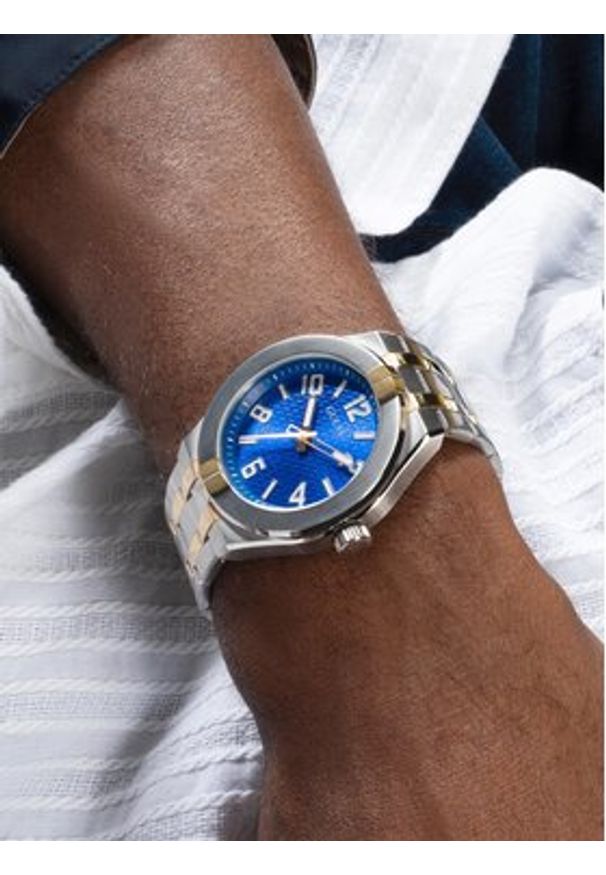 Guess Zegarek Escape GW0661G1 Srebrny. Kolor: srebrny