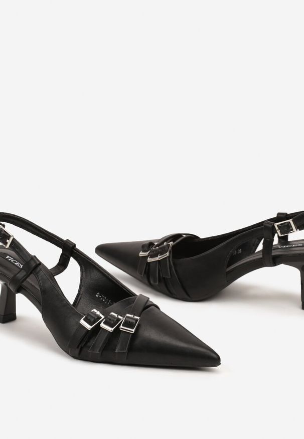 Renee - Czarne Czółenka z Noskiem w Szpic na Obcasie Kaczuszce z Dekoracyjnymi Klamrami Sinitte. Okazja: na co dzień. Nosek buta: szpiczasty. Zapięcie: klamry. Kolor: czarny. Materiał: jeans. Obcas: na obcasie. Styl: casual, wizytowy. Wysokość obcasa: średni