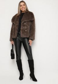 Born2be - Brązowa Kurtka Futro z Wsuwanymi Kieszeniami Liriena. Okazja: na spacer, na co dzień. Kolor: brązowy. Materiał: futro. Styl: klasyczny, casual, elegancki #7