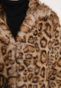 Born2be - Brązowa Kurtka Futerko z Wiskozą w Panterkę z Wsuwanymi Kieszeniami Eltinnia. Okazja: na co dzień. Typ kołnierza: golf. Kolor: brązowy. Materiał: wiskoza, futro. Wzór: motyw zwierzęcy. Styl: wizytowy, casual #7