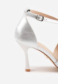 Renee - Srebrne Szpilki VICES ze Skrzyżowanymi Paseczkami i Wkładką ze Skóry Naturalnej Dalimara. Kolor: srebrny. Materiał: skóra. Obcas: na szpilce. Styl: elegancki #8