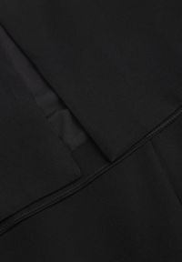 Renee - Czarna Sukienka VICES o Dopasowanym Kroju z Narzutką Kelaleno. Okazja: na randkę, na imprezę. Kolor: czarny. Materiał: poliester. Długość rękawa: na ramiączkach. Typ sukienki: dopasowane #3