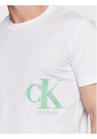 Calvin Klein Jeans T-Shirt J30J322875 Biały Regular Fit. Kolor: biały. Materiał: bawełna #3