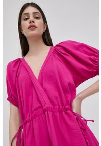 Silvian Heach sukienka kolor różowy mini rozkloszowana. Kolor: różowy. Materiał: tkanina. Długość rękawa: krótki rękaw. Typ sukienki: rozkloszowane. Długość: mini #2