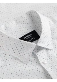Ombre Clothing - Bawełniana koszula męska w mikro wzór REGULAR FIT - biała V1. Typ kołnierza: kołnierzyk klasyczny. Kolor: biały. Materiał: bawełna. Długość rękawa: długi rękaw. Długość: długie. Wzór: nadruk. Styl: klasyczny #6