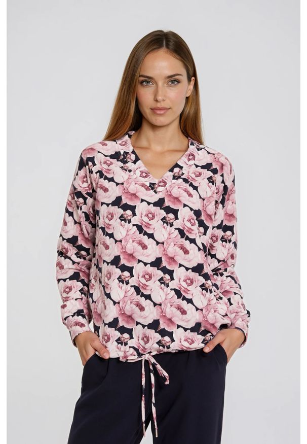 MOODO - Bluza z kwiatowym nadrukiem różowa. Kolor: różowy. Materiał: bawełna, poliester, elastan. Wzór: kwiaty, nadruk