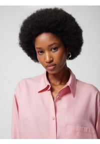 outhorn - Koszula oversize z lyocellu damska - różowa. Kolor: różowy. Materiał: włókno, satyna, materiał, lyocell, tkanina. Sezon: lato #4