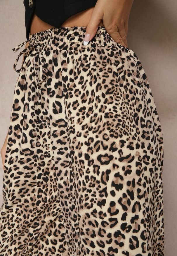 Renee - Czarno-Beżowe Spodnie Wide Leg z Gumką w Talii w Panterkowy Wzór Filanira. Okazja: na co dzień. Kolor: czarny. Styl: casual, elegancki