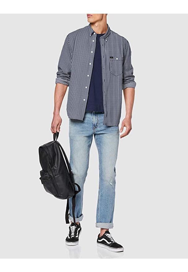 Lee - LEE RIVETED SHIRT RELAXED FIT MĘSKA KOSZULA MATERIAŁOWA W PASKI WASHED BLUE L66ITPLR 112116464. Materiał: materiał. Wzór: paski