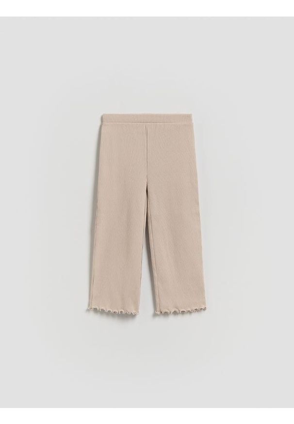 Reserved - Prążkowane spodnie - beżowy. Kolor: beżowy. Materiał: prążkowany