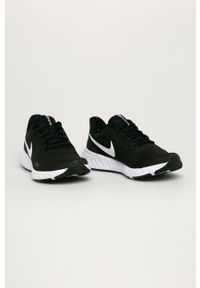 Nike - Buty Revolution 5. Nosek buta: okrągły. Zapięcie: sznurówki. Kolor: czarny. Materiał: syntetyk, materiał, guma. Szerokość cholewki: normalna. Obcas: na obcasie. Model: Nike Revolution. Wysokość obcasa: średni, niski #2