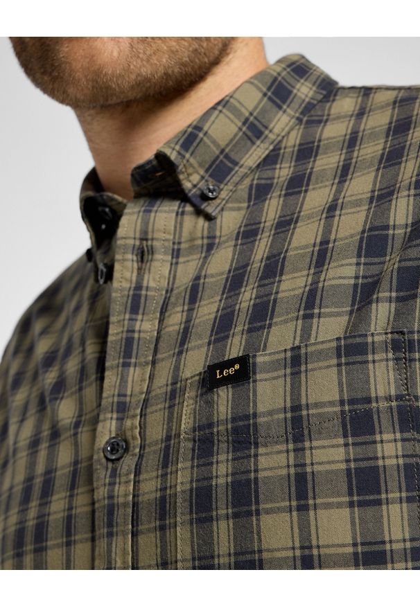 Lee - MESKA KOSZULA LEE BUTTON DOWN GREEN 112355644. Typ kołnierza: button down