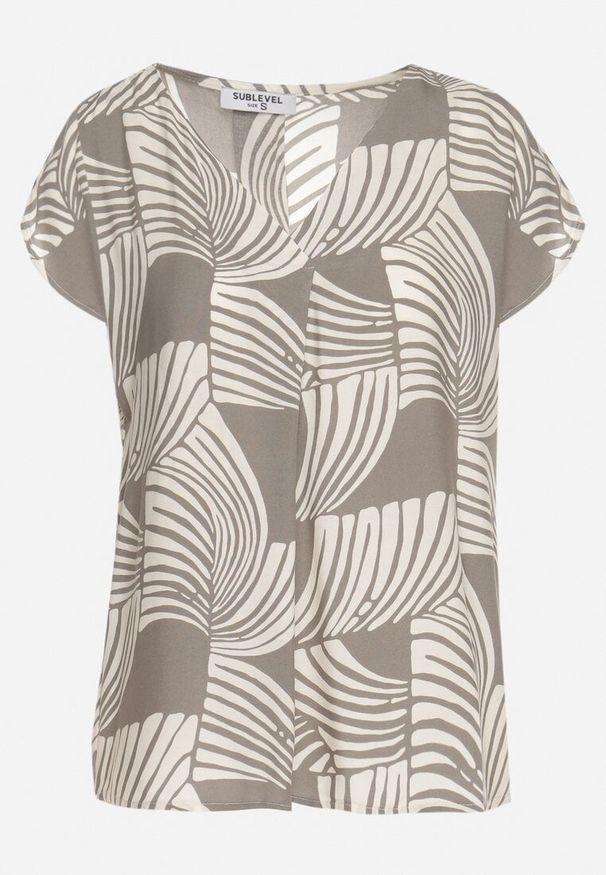 Born2be - Zielona Bluzka z Wiskozy o Kroju Typu Nietoperz z Krótkim Rękawem Kosirelia. Okazja: na co dzień. Typ kołnierza: dekolt w kształcie V. Kolor: zielony. Materiał: wiskoza. Długość rękawa: krótki rękaw. Długość: krótkie. Styl: casual, elegancki