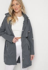 Born2be - Szara Kurtka w Stylu Parki z Odpinanym Kapturem i Troczkami Halirsa. Okazja: na spacer, na co dzień. Typ kołnierza: golf. Kolor: szary. Materiał: dzianina, jeans. Styl: casual, klasyczny #6