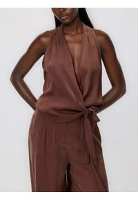 Reserved - Top z lyocellem - brązowy. Kolor: brązowy. Materiał: wiskoza #1