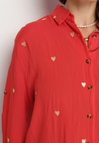 Born2be - Czerwona Bawełniana Koszula o Luźnym Fasonie z Rękawami 7/8 w Serduszka Kosti. Kolor: czerwony. Materiał: bawełna. Wzór: aplikacja, haft
