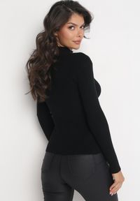 Born2be - Czarny Sweter z Golfem z Ozdobnym Wycięciem Essine. Typ kołnierza: golf. Kolor: czarny. Materiał: materiał. Sezon: zima