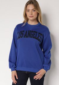 Born2be - Niebieska Bluza z Bawełną i Napisem Fezorla. Okazja: na co dzień. Kolor: niebieski. Materiał: bawełna. Wzór: napisy. Styl: klasyczny, casual, elegancki #2