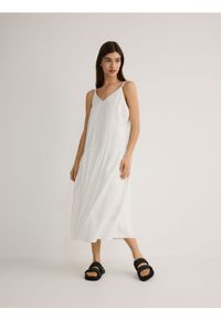 Reserved - Sukienka z modalem - biały. Kolor: biały. Materiał: tkanina. Wzór: gładki. Typ sukienki: proste