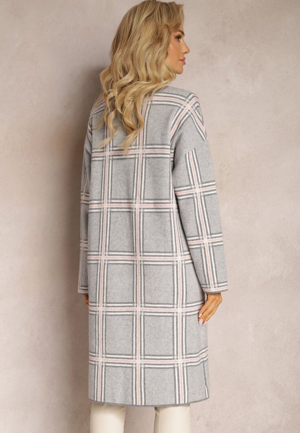 Renee - Szara Dzianinowa Sukienka Oversize z Naszytymi Kieszeniami w Kratę Deliuba. Kolor: szary. Materiał: dzianina. Wzór: aplikacja. Typ sukienki: oversize