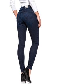 Wrangler - WRANGLER SUPER HIGH SKINNY TAINTED BLUE W27WSZ21H. Stan: podwyższony. Wzór: jednolity #5