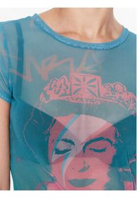Guess T-Shirt Queen Graffiti W3RI55 KBAH2 Niebieski Slim Fit. Kolor: niebieski. Materiał: syntetyk #2