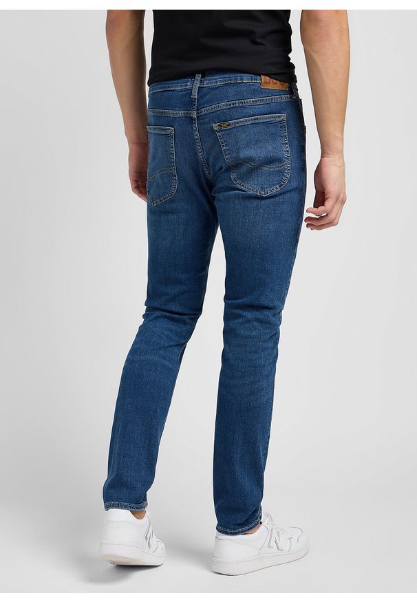 Lee - MESKIE SPODNIE LEE LUKE EAST NEW YORK 112346319. Okazja: na co dzień, na spotkanie biznesowe. Styl: klasyczny, casual, biznesowy