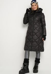 Born2be - Czarna Kurtka za Kolano Pikowana Viphee. Kolor: czarny. Materiał: materiał. Sezon: zima, jesień #1