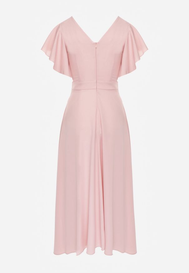 Renee - Różowa Sukienka o Rozkloszowanym Kroju z Falbanami Bouchard. Typ kołnierza: dekolt w kształcie V. Kolor: różowy. Materiał: tkanina. Wzór: jednolity, gładki. Styl: wizytowy, klasyczny. Długość: maxi