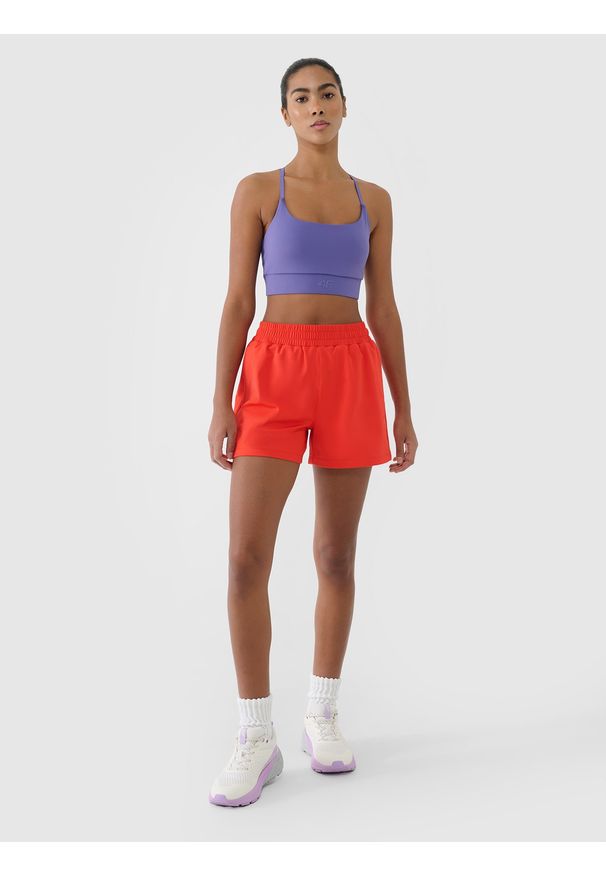 4f - 4F Spodenki treningowe szybkoschnące damskie - czerwone M. Stan: podwyższony. Kolor: czerwony. Materiał: dzianina, elastan, włókno, syntetyk, materiał. Długość: krótkie. Wzór: gładki, jednolity, ze splotem. Sport: fitness