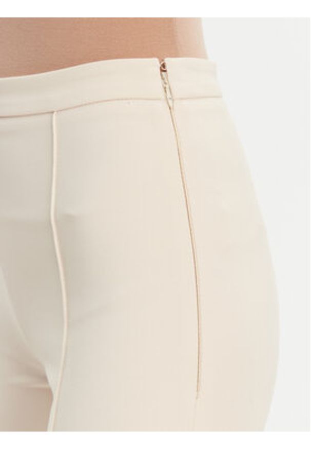 Elisabetta Franchi Spodnie outdoor 8053686307125 Biały Regular Fit. Kolor: biały. Materiał: syntetyk