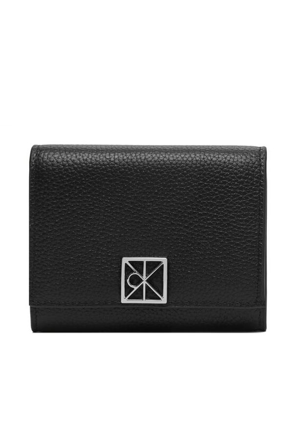 Calvin Klein Portfel Emblem Hw Pebble Trifold W/Zip LV04F1128G Czarny. Kolor: czarny. Materiał: skóra