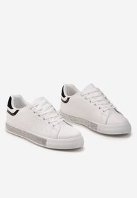 Born2be - Biało-Czarne Sneakersy Butteria. Kolor: biały. Materiał: materiał. Wzór: jednolity, aplikacja #5