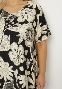 Born2be - Czarna Wiskozowa Sukienka w Kwiaty Divolla. Okazja: na co dzień. Typ kołnierza: dekolt w serek. Kolor: czarny. Wzór: kwiaty. Typ sukienki: proste. Materiał: wiskoza. Długość rękawa: krótki rękaw. Sezon: lato. Styl: casual #5