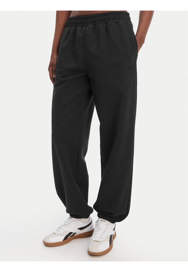 Reebok Spodnie dresowe Reebok x Ewa Chodakowska RK25621CCW Czarny Relaxed Fit. Kolor: czarny. Materiał: syntetyk