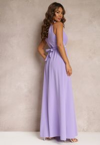 Renee - Jasnofioletowa Rozkloszowana Sukienka z Wycięciem i Paskiem w Cyrkonie Elineta. Kolor: fioletowy. Materiał: materiał. Styl: elegancki #4